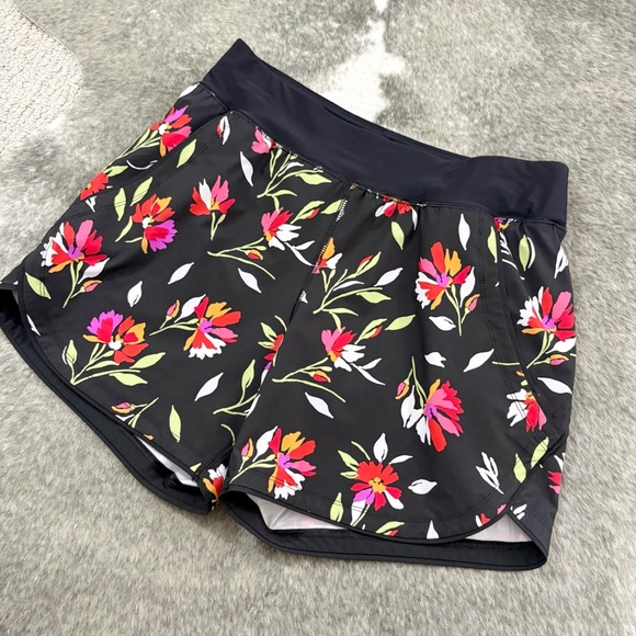 Lands End Floral Board Shorts 8 - Picture 3 of 11